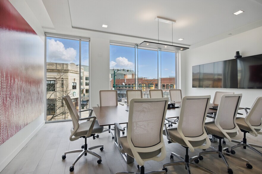 More Photos Of 55-99 W Maple Rd, Birmingham Medical For Lease