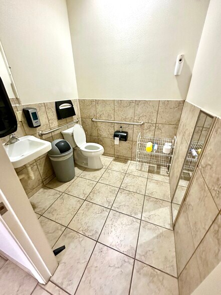 More Photos Of 930 15th St, Modesto Medical For Sale