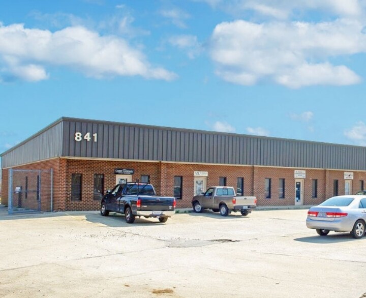 Primary Photo Of 841 Juniper Cres, Chesapeake Flex For Lease