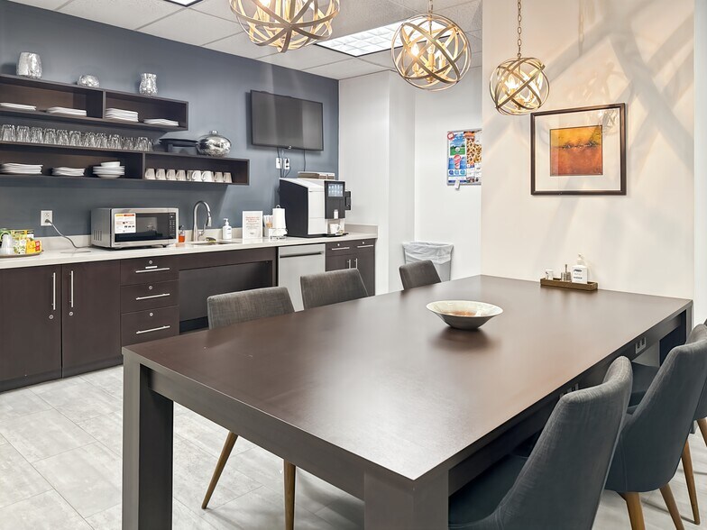 More Photos Of 1100 NW Loop 410, San Antonio Coworking Space