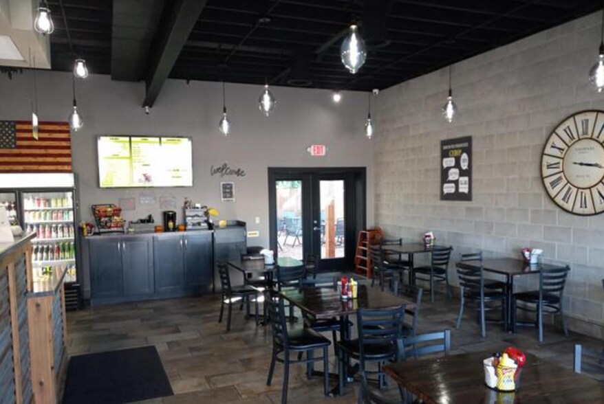 More Photos Of 230 E Green Bay St, Shawano Fast Food For Sale