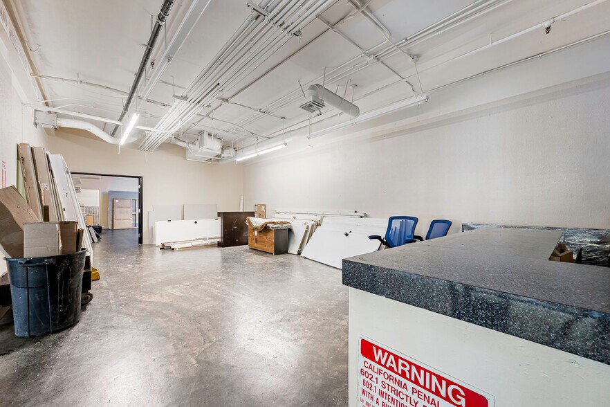 More Photos Of 2338 E Anaheim St, Long Beach Office For Lease