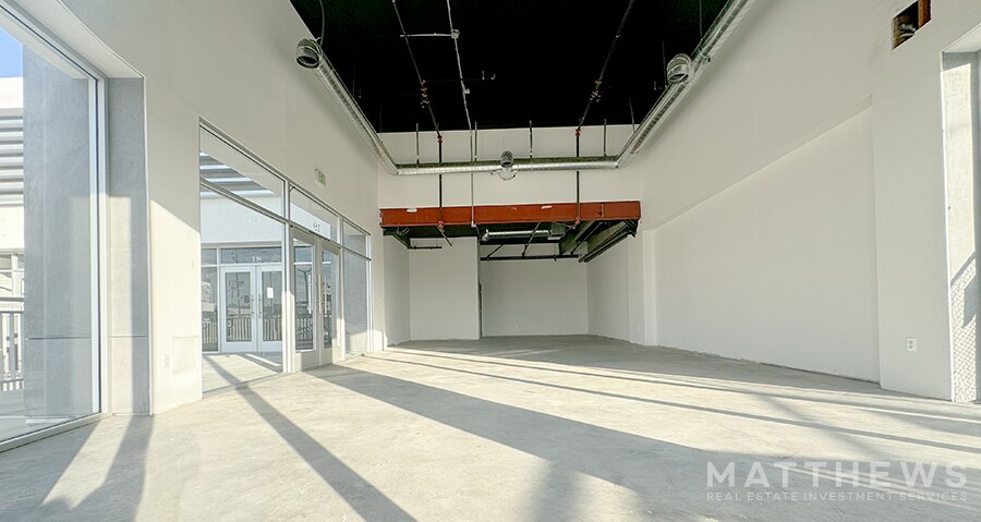 More Photos Of 1530 S Alameda St, Los Angeles General Retail For Lease