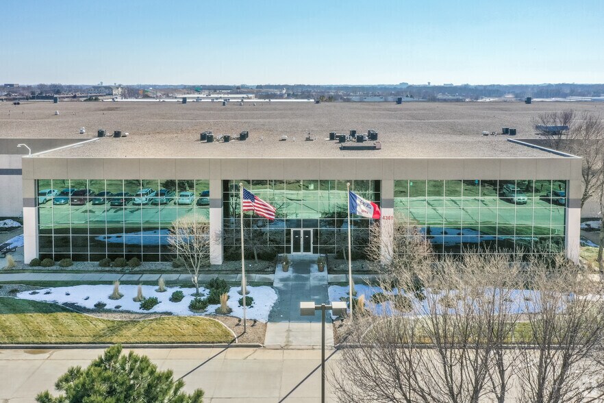 More Photos Of 4301 121st St, Urbandale Distribution For Lease