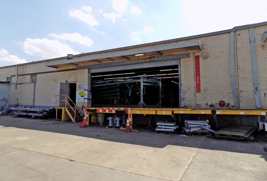 More Photos Of 8319 Chancellor Row, Dallas Warehouse For Sale