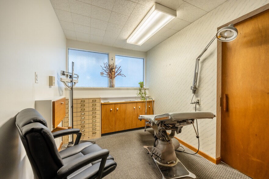 More Photos Of 71 Park Ave, Rochester Medical For Sale