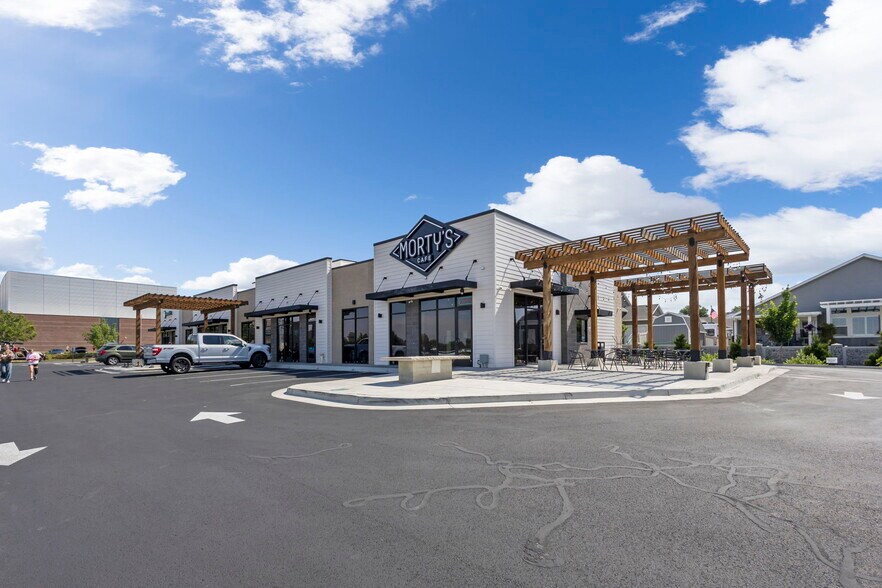 More Photos Of 1863 W 700 S, Syracuse Restaurant For Sale