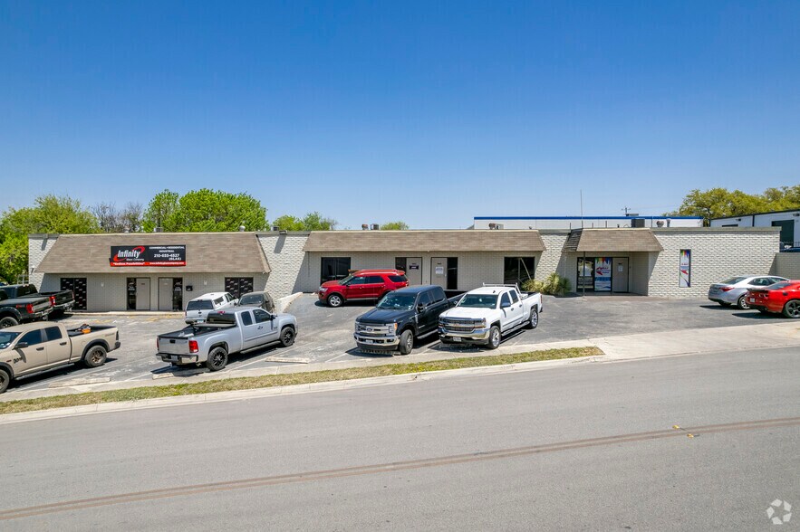 More Photos Of 10919-10927 Iota Dr, San Antonio Light Distribution For Lease