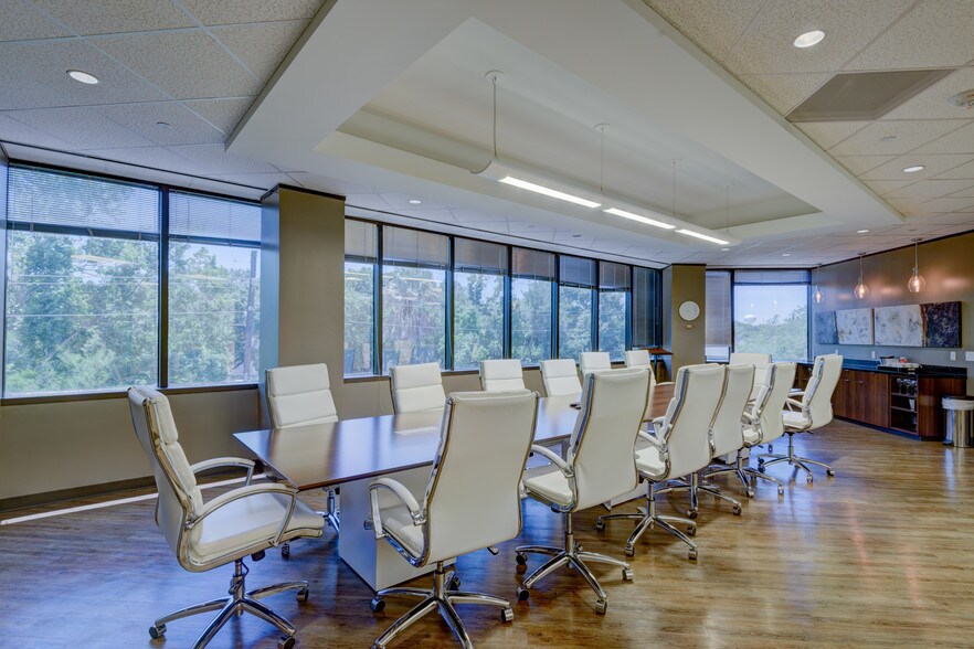 More Photos Of 4710 Bellaire Blvd, Bellaire Unknown For Lease