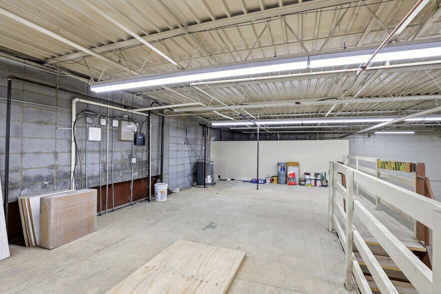 More Photos Of 7479-7491 Cahill Rd, Edina Showroom For Sale