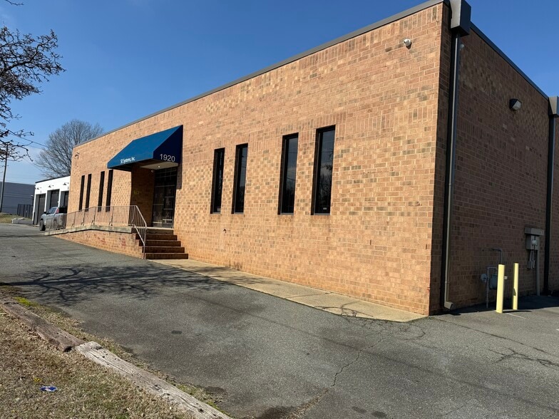 More Photos Of 1920 Freedom Dr, Charlotte Warehouse For Lease