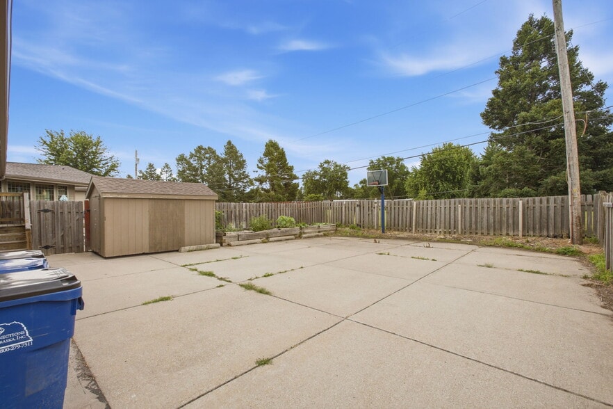 More Photos Of 437 Jefferson Rd, Fremont Shelter For Sale