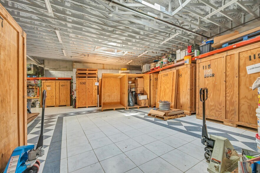 More Photos Of 2391 S Main St, Waterbury Showroom For Sale