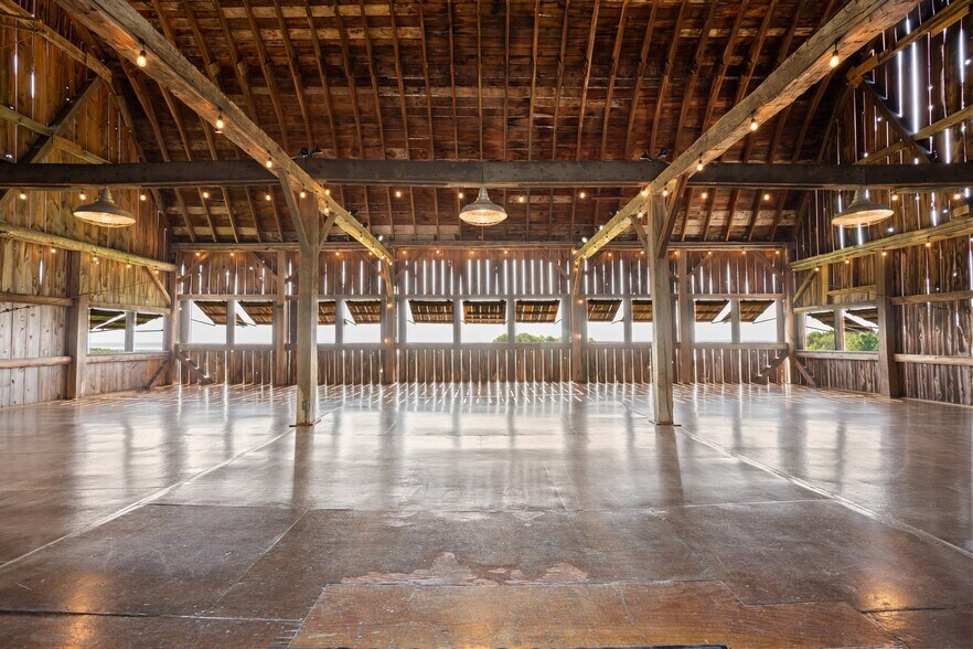 More Photos Of 10343 E Hilltop Rd, Suttons Bay Winery Vineyard For Sale