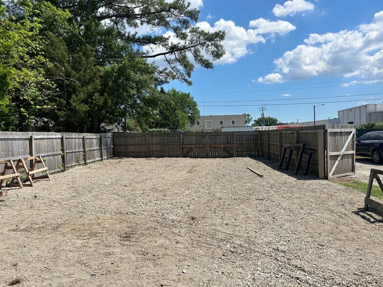 More Photos Of 1554 Juniper St, Norfolk Service For Lease