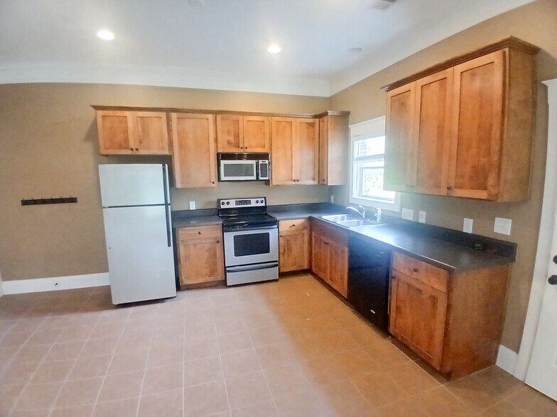 More Photos Of 222 Wilshire NE rd, Rome Apartments For Sale