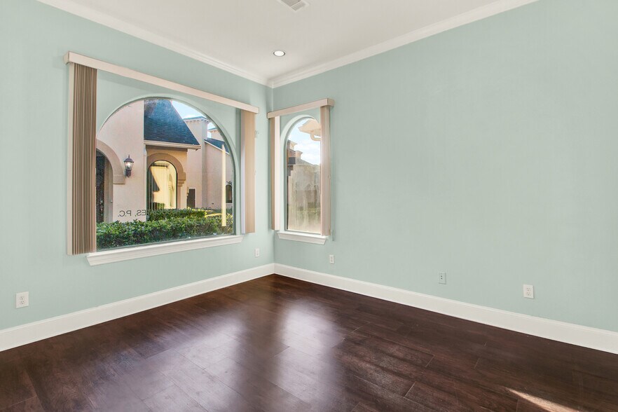 More Photos Of 12818 Willow Centre, Houston Office Residential For Sale