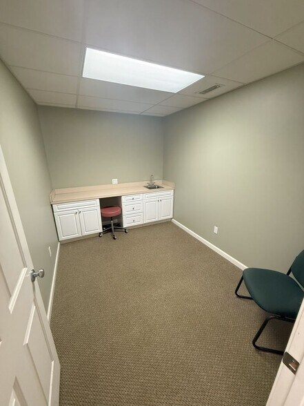 More Photos Of 5 Durham Rd, Guilford Medical For Lease