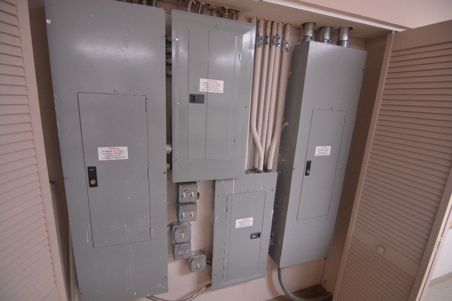 More Photos Of 13770 Automobile Blvd, Clearwater Distribution For Lease