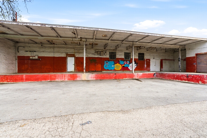More Photos Of 1602 W Kings Hwy, San Antonio Unknown For Lease