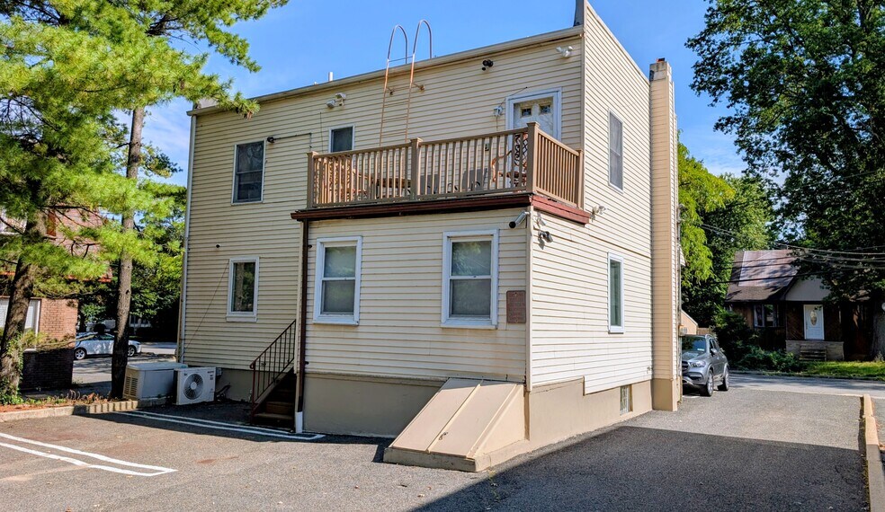 More Photos Of 24 Farview Ter, Paramus Office For Sale