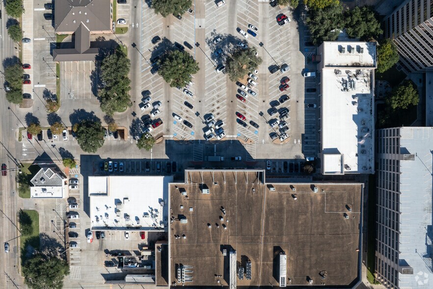 More Photos Of 5161 San Felipe St, Houston Unknown For Lease