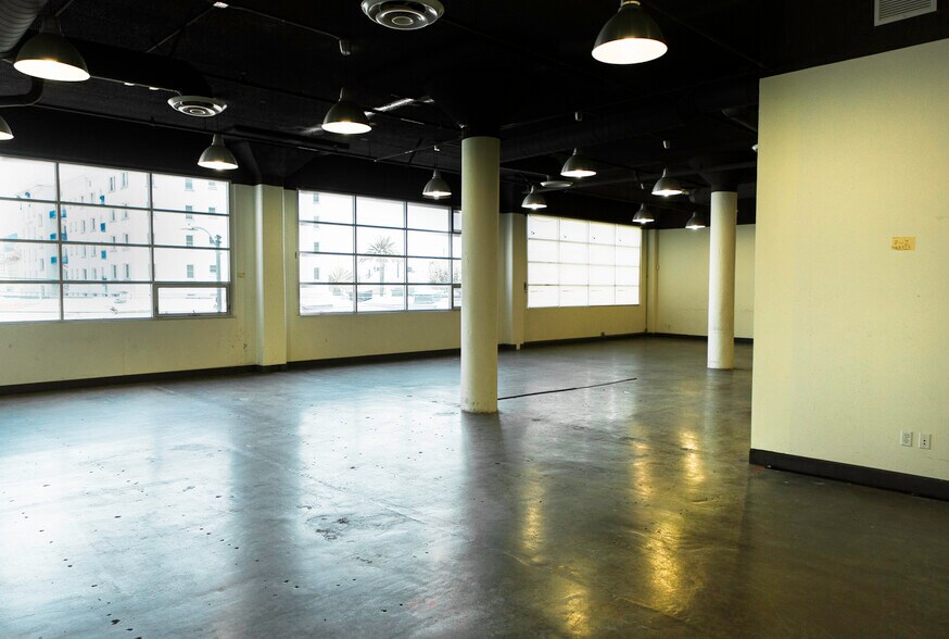 More Photos Of 2700 S Grand Ave, Los Angeles Warehouse For Sale
