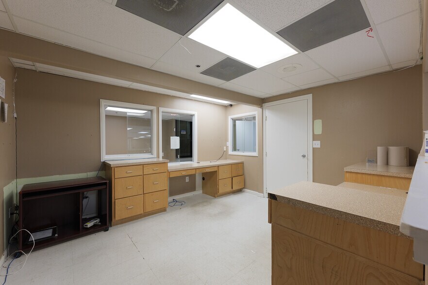 More Photos Of 305 Expressway 83, Mission Medical For Lease