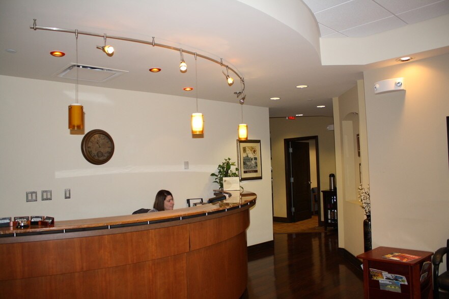 More Photos Of 500 W Main St, Branson Office For Lease