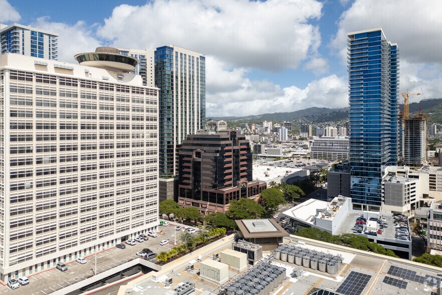 More Photos Of 1440 Kapiolani Blvd, Honolulu Office For Lease