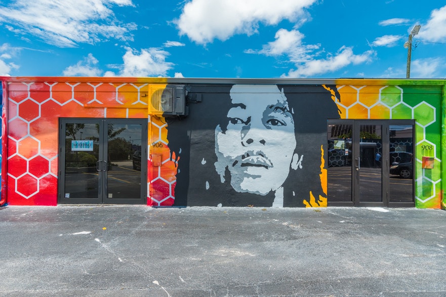 More Photos Of 900 N Flagler Dr, Fort Lauderdale General Retail For Lease