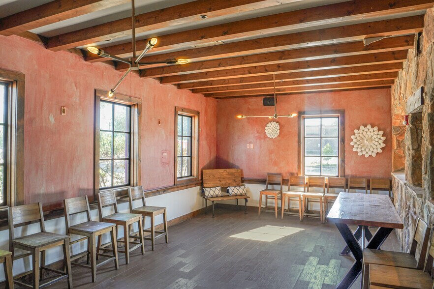 More Photos Of 11620 FM 620 N, Austin Restaurant For Sale