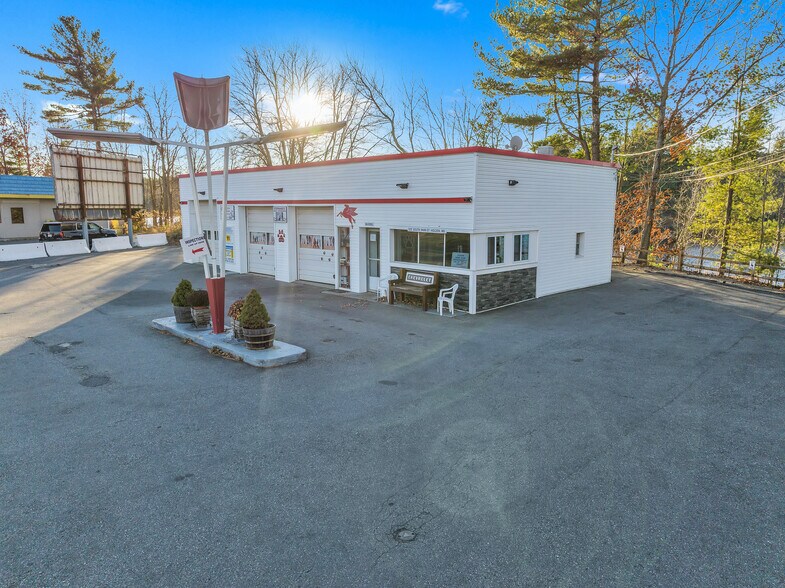 More Photos Of 525 Main St, Holden General Retail For Sale