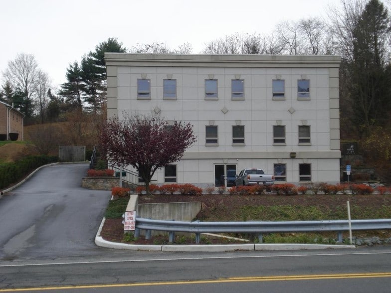 Primary Photo Of 107 W Main St, Clinton Office For Lease