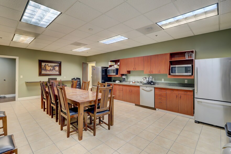 More Photos Of 10 William Pope Dr, Bluffton Office For Sale