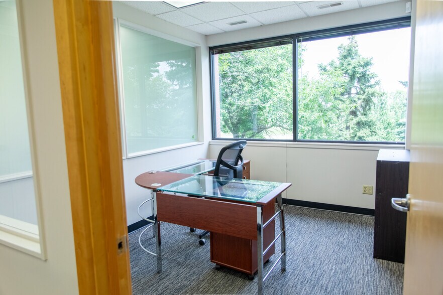 More Photos Of 11820-11830 Nicholas St, Omaha Office For Lease