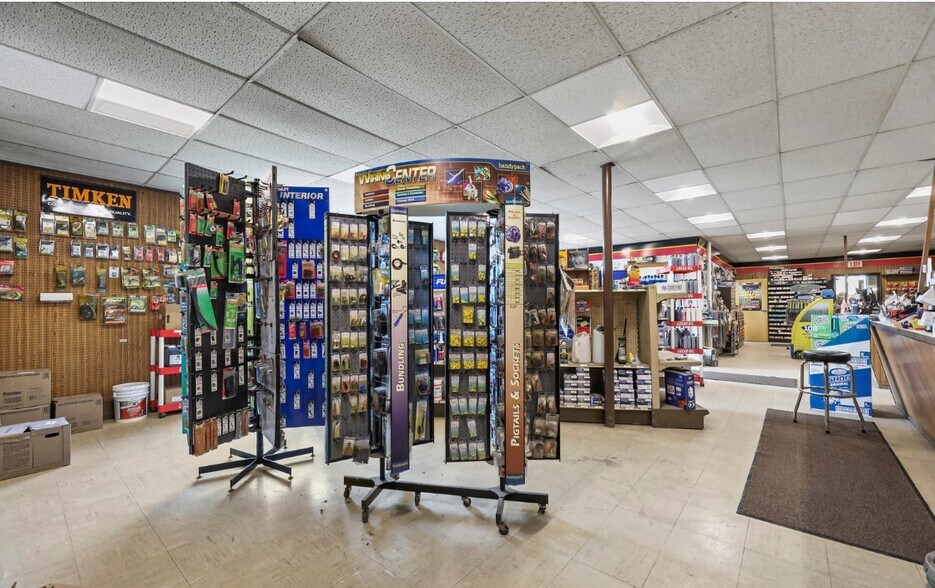 More Photos Of 1260 East St, Pittsfield Freestanding For Sale