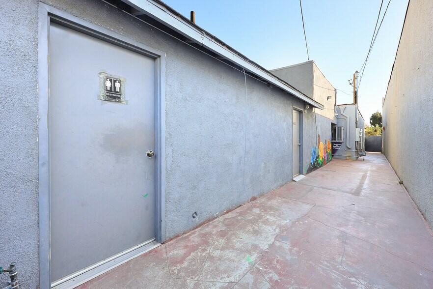 More Photos Of 13215 Paramount Blvd, South Gate Freestanding For Sale