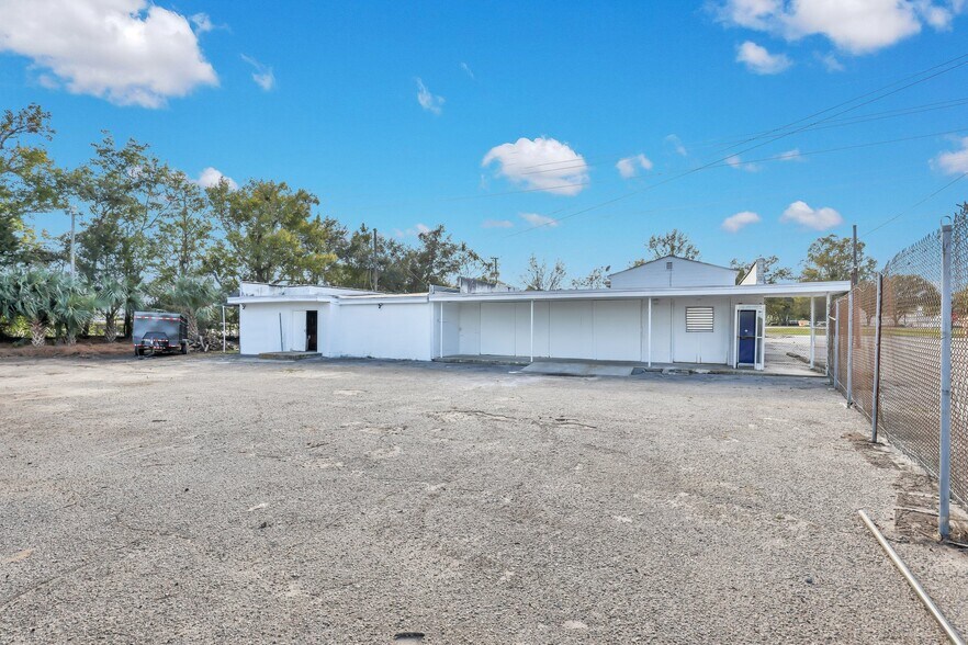 More Photos Of 4662 Rivers Ave, North Charleston Freestanding For Lease