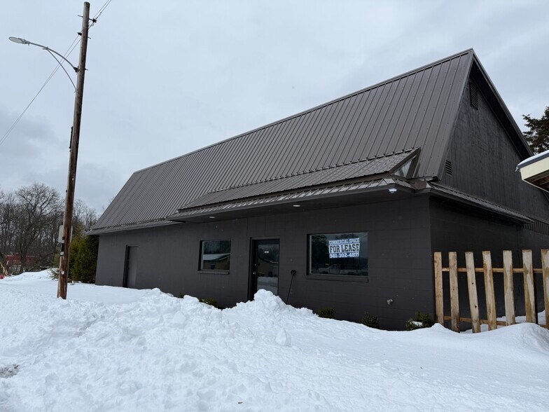 Primary Photo Of 14821 Thompson Ave, Thompsonville Freestanding For Sale