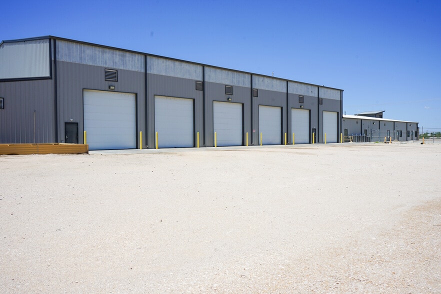 More Photos Of 9163 W Murphy St, Odessa Industrial For Lease