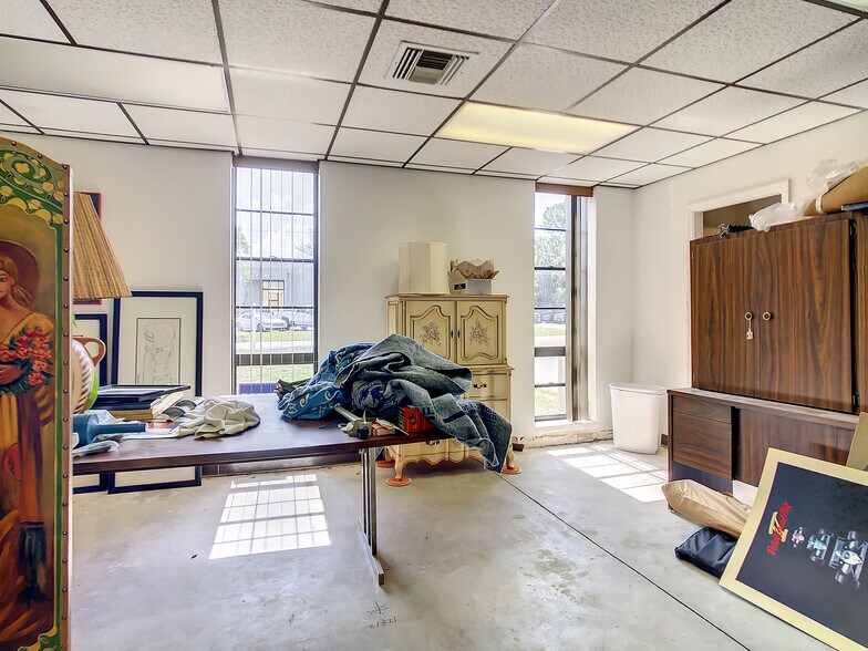 More Photos Of 11625 N 54th St, Clearwater Manufacturing For Sale