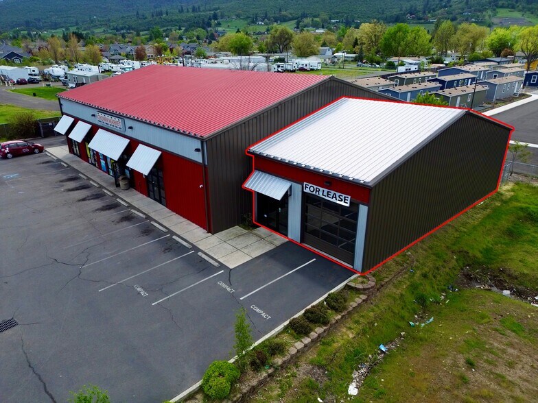 Primary Photo Of 806 S Pacific Hwy, Talent General Retail For Lease