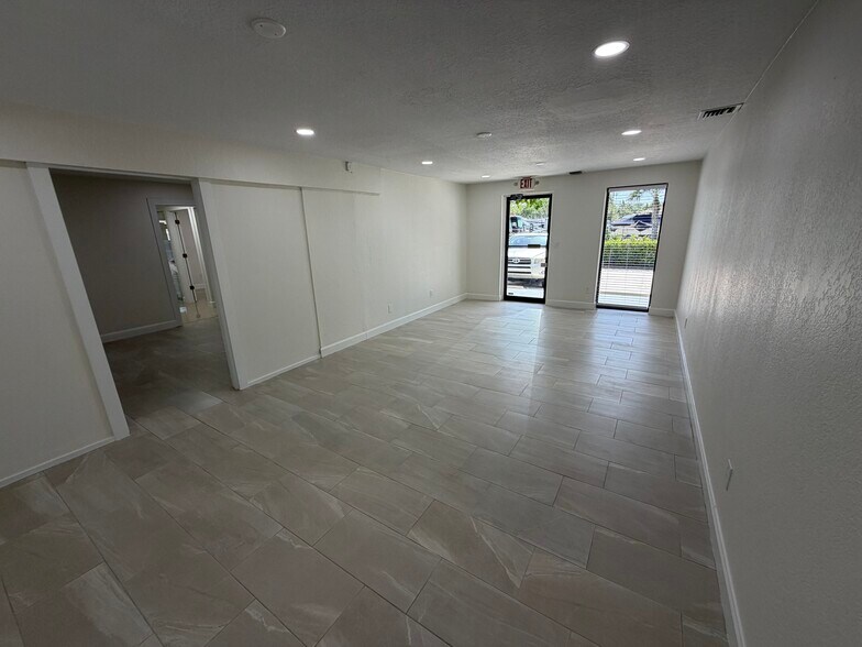 More Photos Of 500 W Commerce Way W, Jupiter Warehouse For Lease