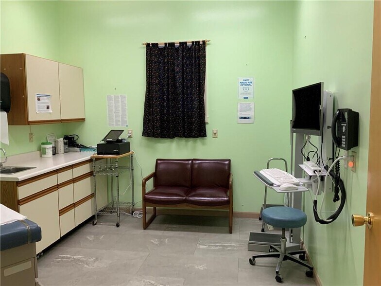 More Photos Of 28 Church St, Alfred Medical For Sale