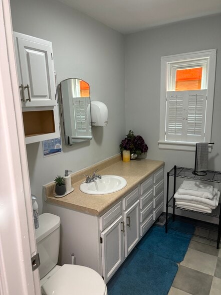 More Photos Of 7002 S East St, Indianapolis Office For Lease
