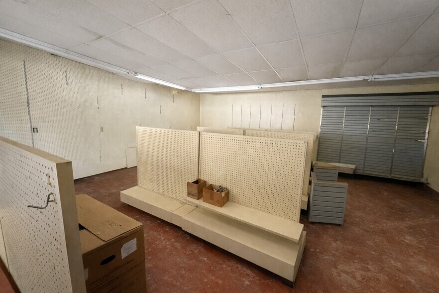 More Photos Of 137 W Main St, Manchester Office For Sale