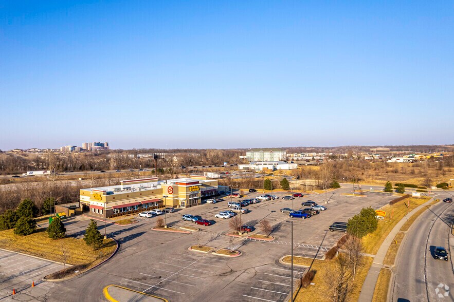 More Photos Of 19120 E Valley View Pky, Independence Restaurant For Sale