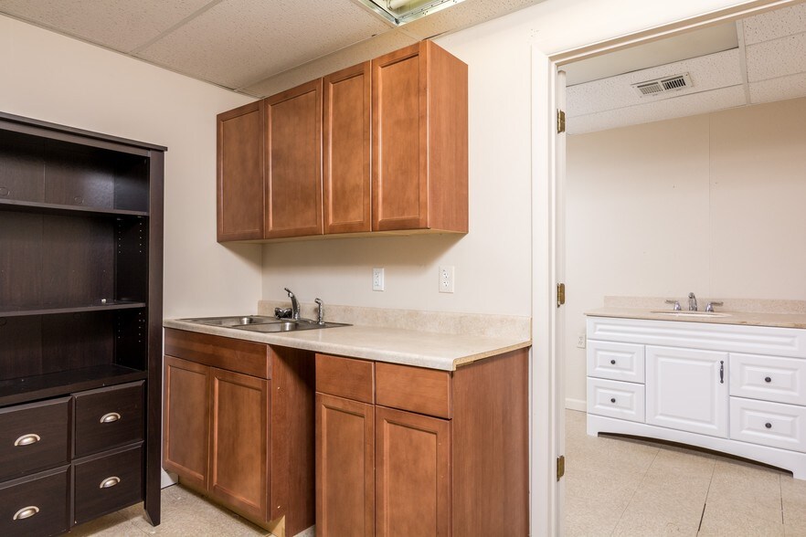 More Photos Of 530 E Joppa Rd, Towson Medical For Lease