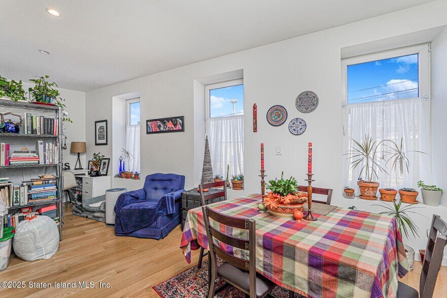 More Photos Of 664 Bay St, Staten Island Office For Sale